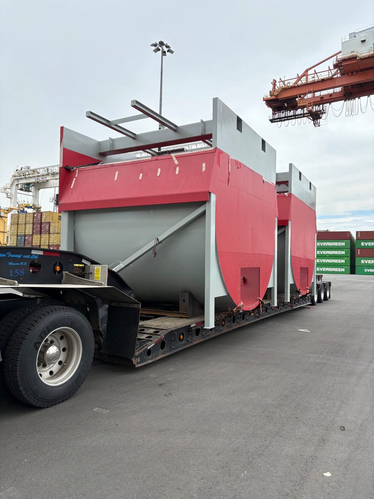 Four 38 m³ Flotation Tanks on the Move